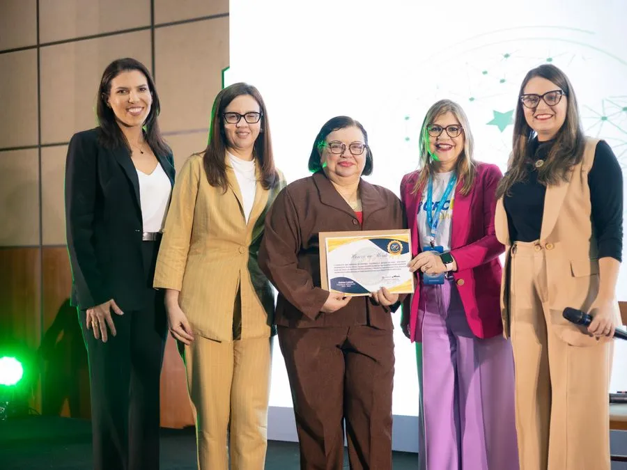 Entrega de premiação no Congresso de Contabilidade de 2024